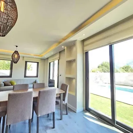 Luxury With Forest View In Yesiluzumlu Villa