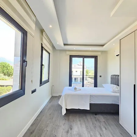 Luxury With Forest View In Yesiluzumlu ヴィラ *